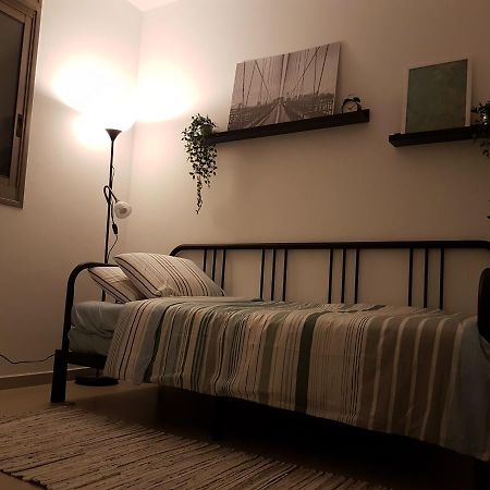 Private Bed/Bathroom In 内坦亚 外观 照片