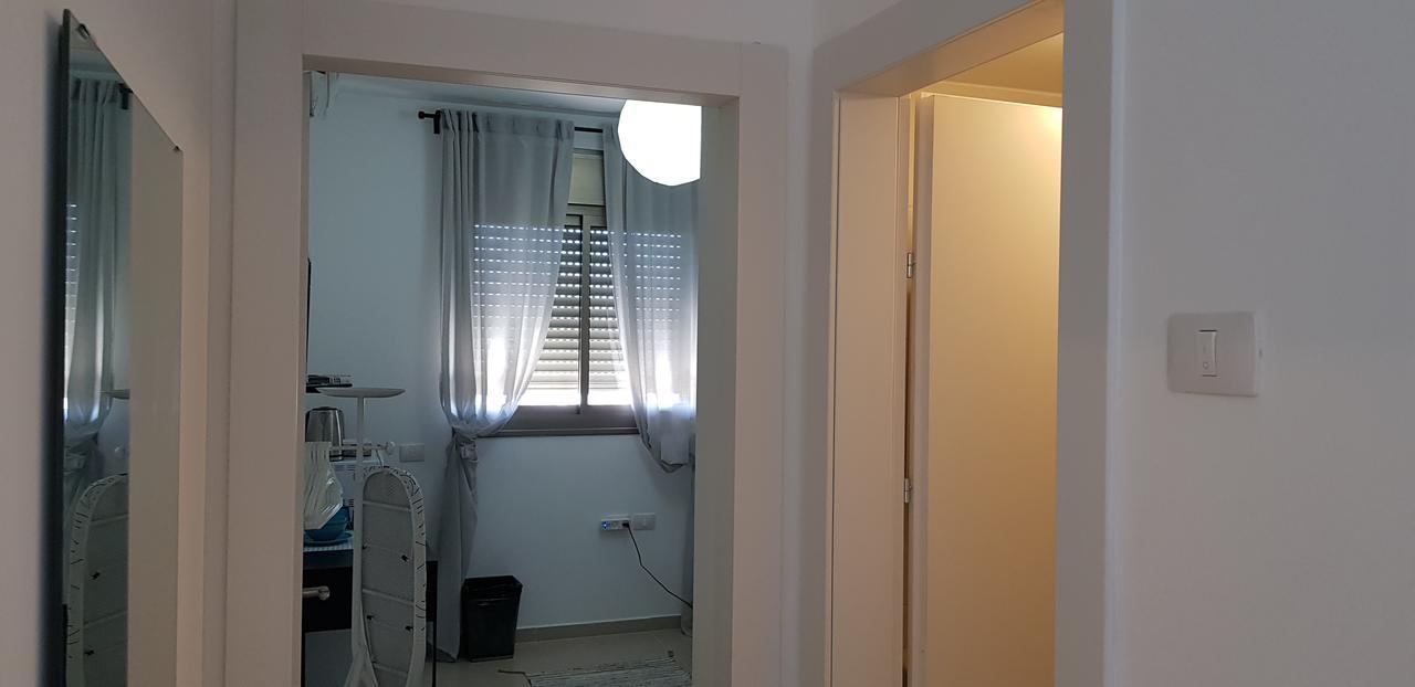 Private Bed/Bathroom In 内坦亚 外观 照片