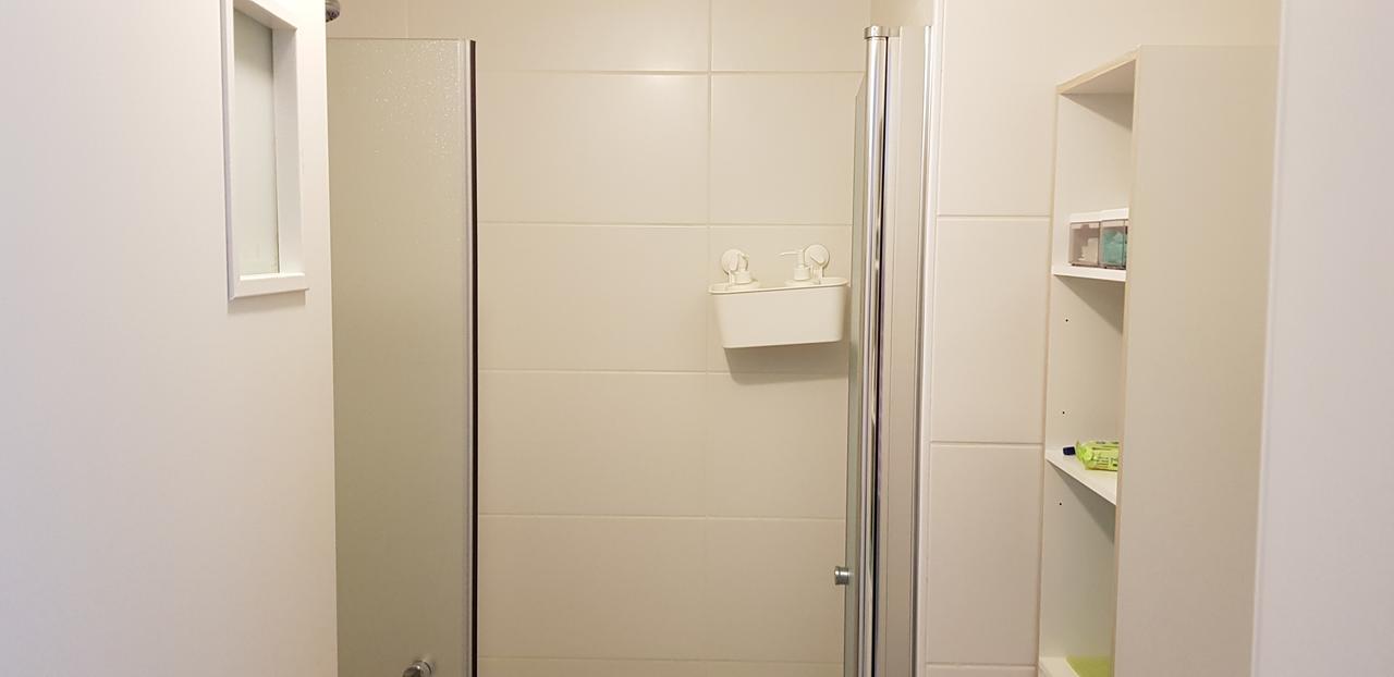 Private Bed/Bathroom In 内坦亚 外观 照片
